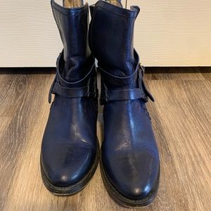 Freebird Saint in Navy blue